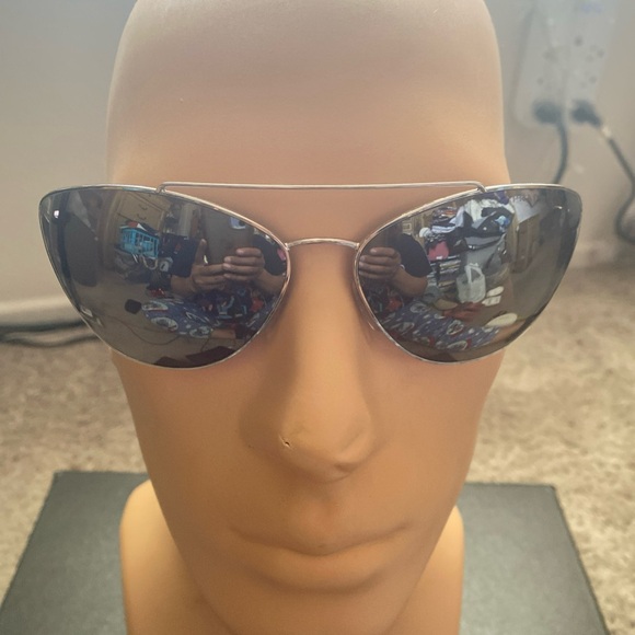 PRADA Stylish Black Aviator Sunglasses - Picture 14 of 17